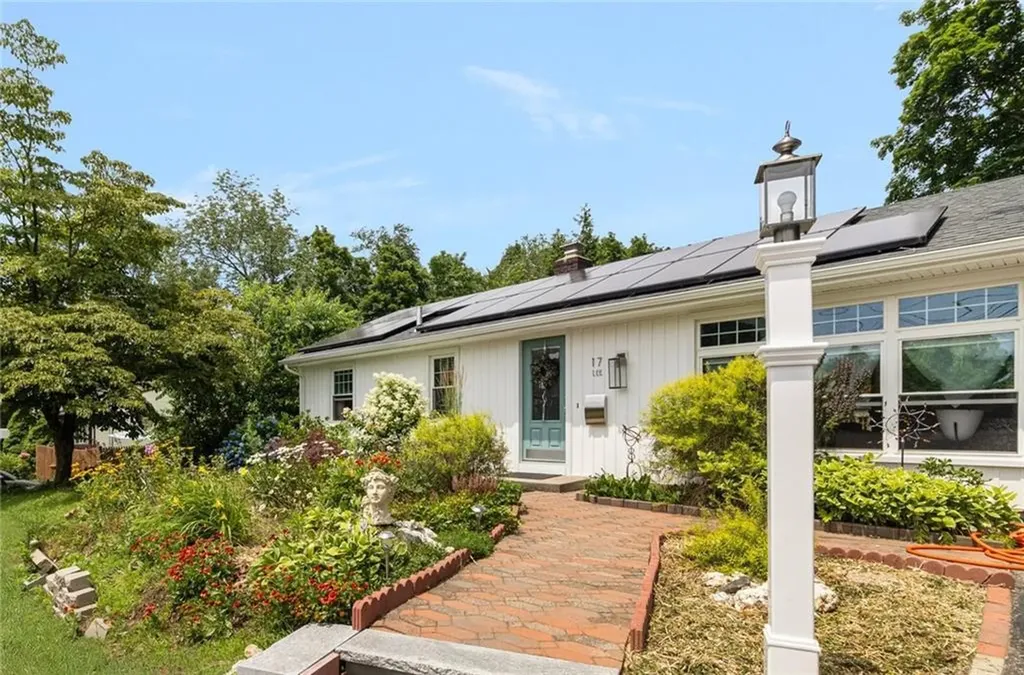 17 Lee Street Cranston RI 02920