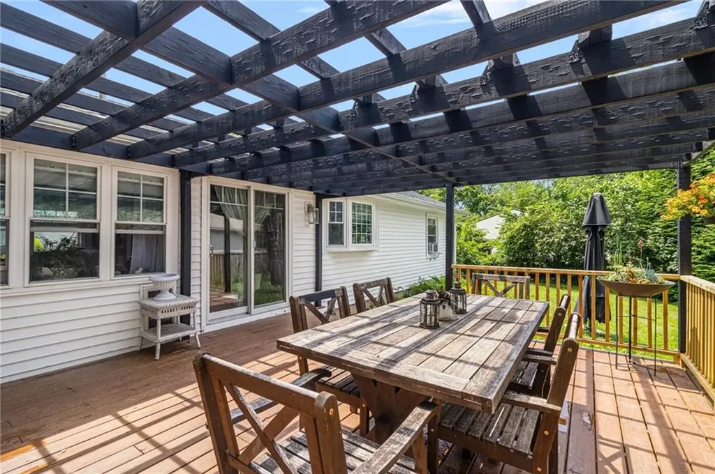 17 Lee Street Cranston RI 02920