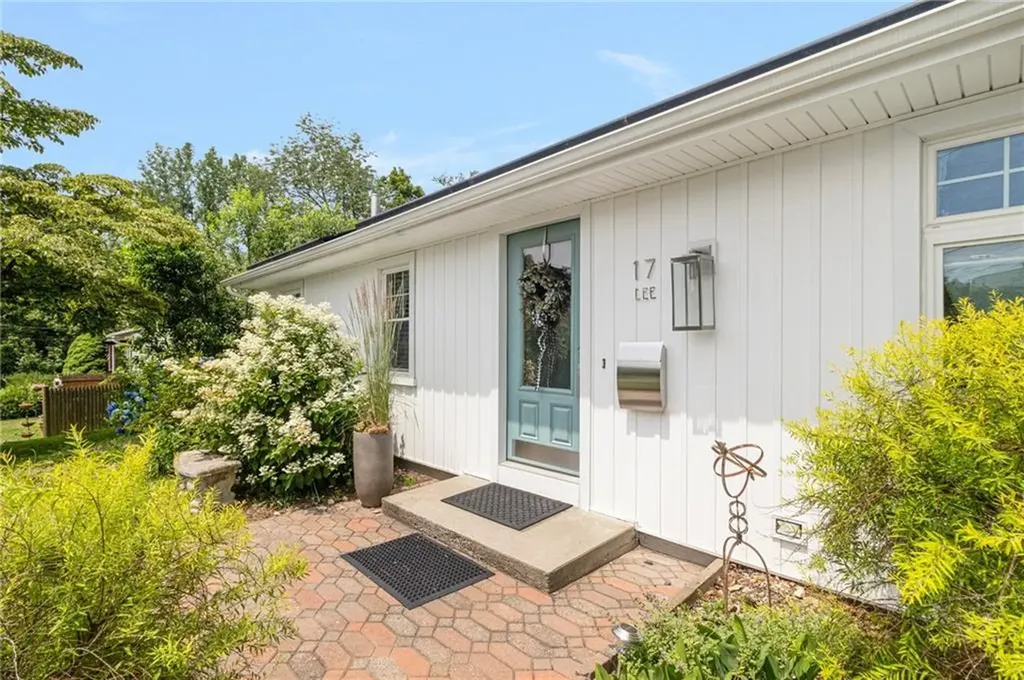 17 Lee Street Cranston RI 02920