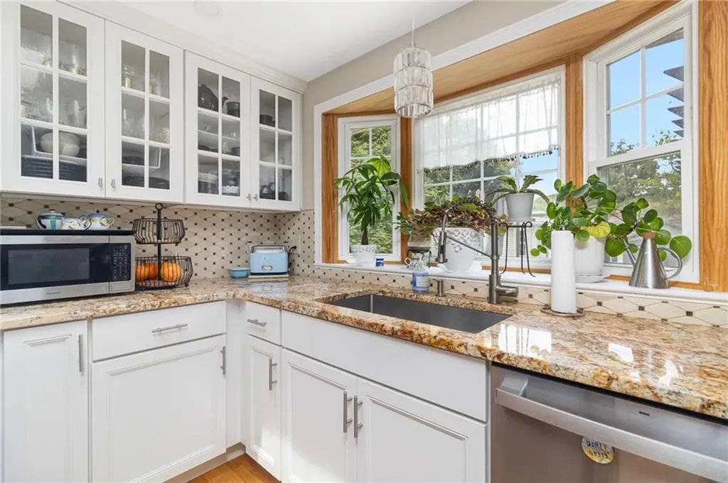 17 Lee Street Cranston RI 02920