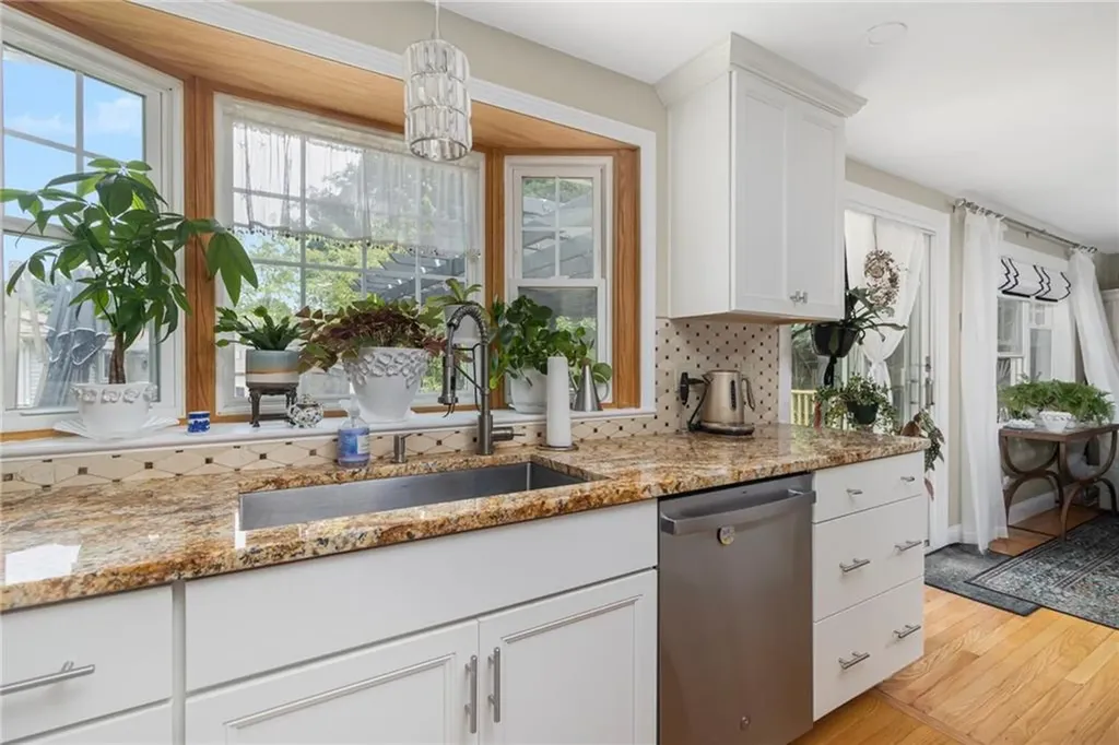 17 Lee Street Cranston RI 02920