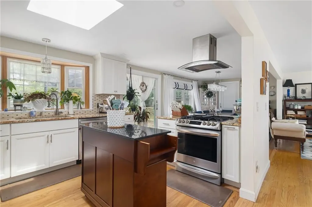 17 Lee Street Cranston RI 02920