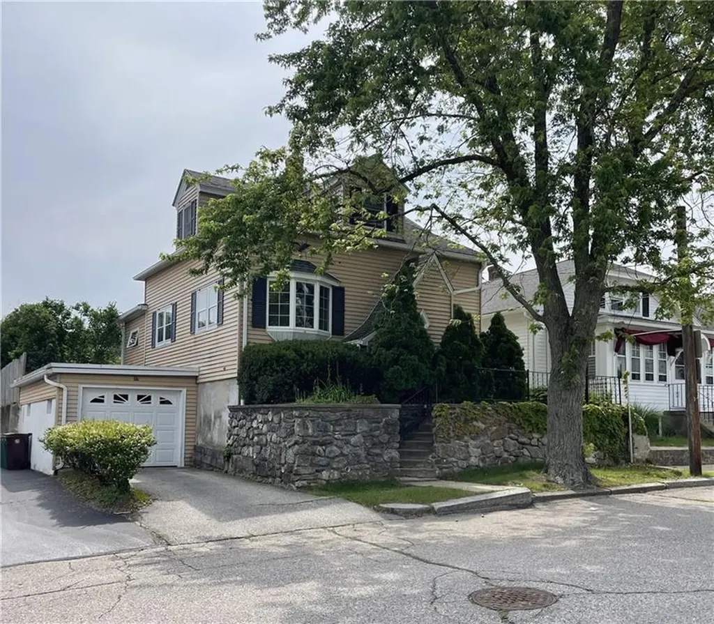 37 Kermit Street Woonsocket RI 02895