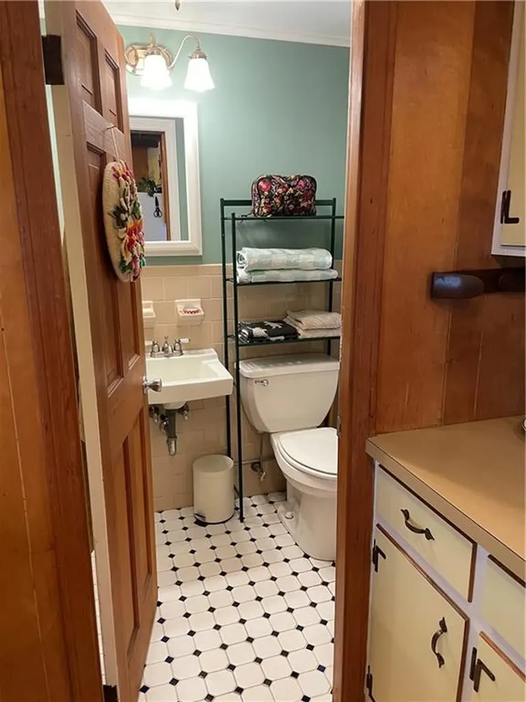 37 Kermit Street Woonsocket RI 02895