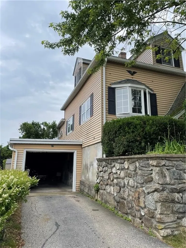 37 Kermit Street Woonsocket RI 02895