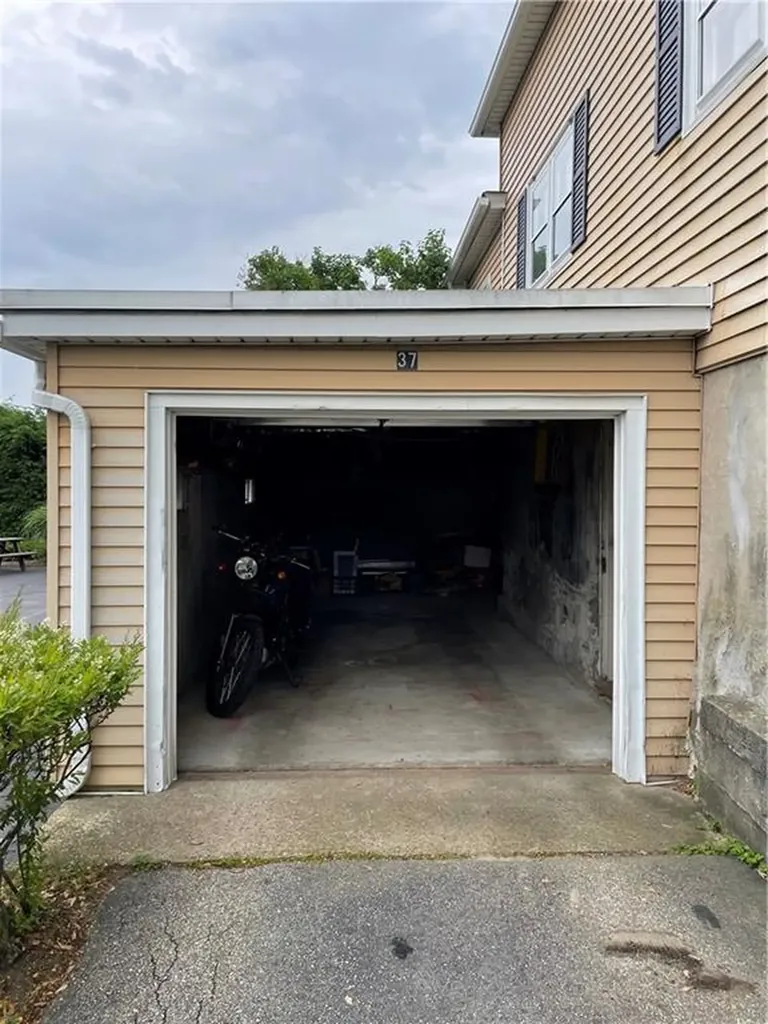 37 Kermit Street Woonsocket RI 02895