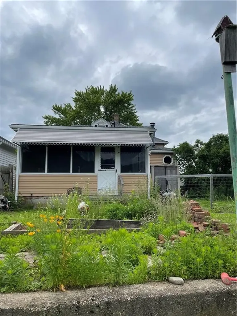 37 Kermit Street Woonsocket RI 02895