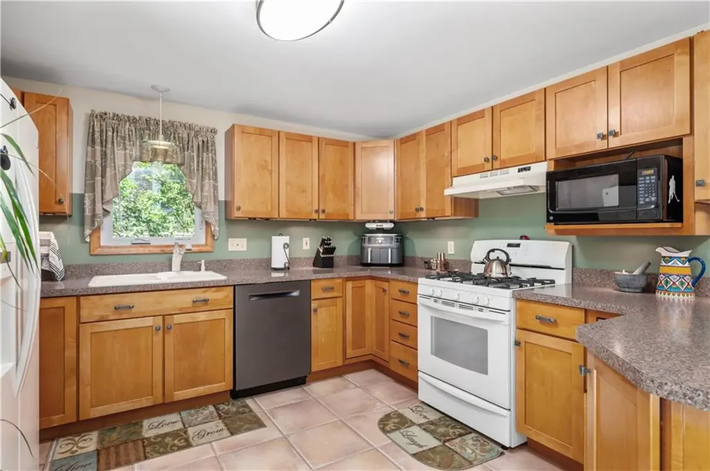 140 Rhodes Avenue Woonsocket RI 02895