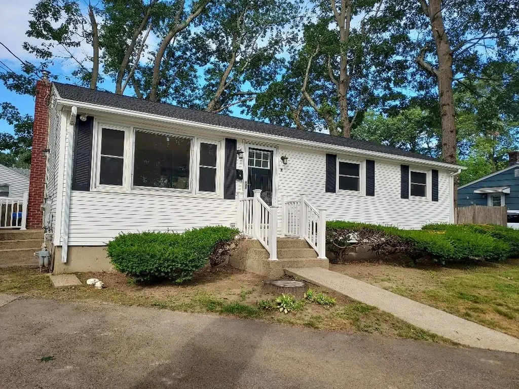 16 Fyffe Avenue Cranston RI 02920
