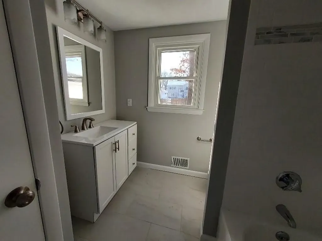 16 Fyffe Avenue Cranston RI 02920