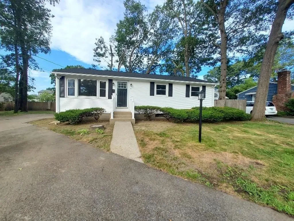16 Fyffe Avenue Cranston RI 02920