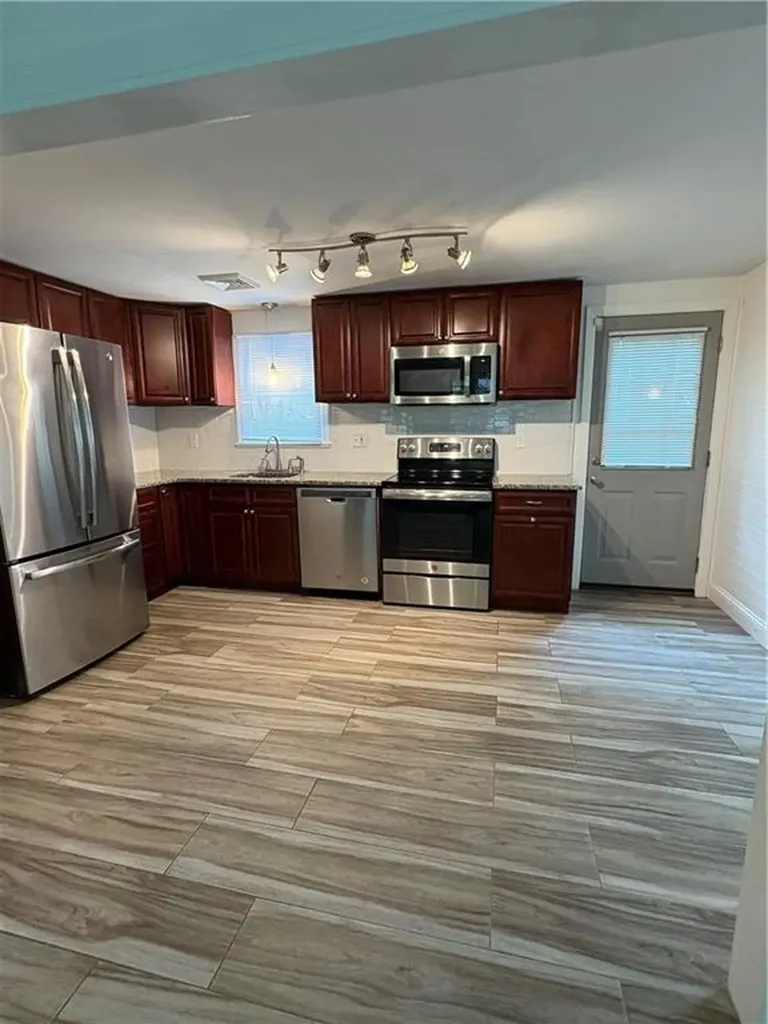 7 Hemlock Drive Barrington RI 02806