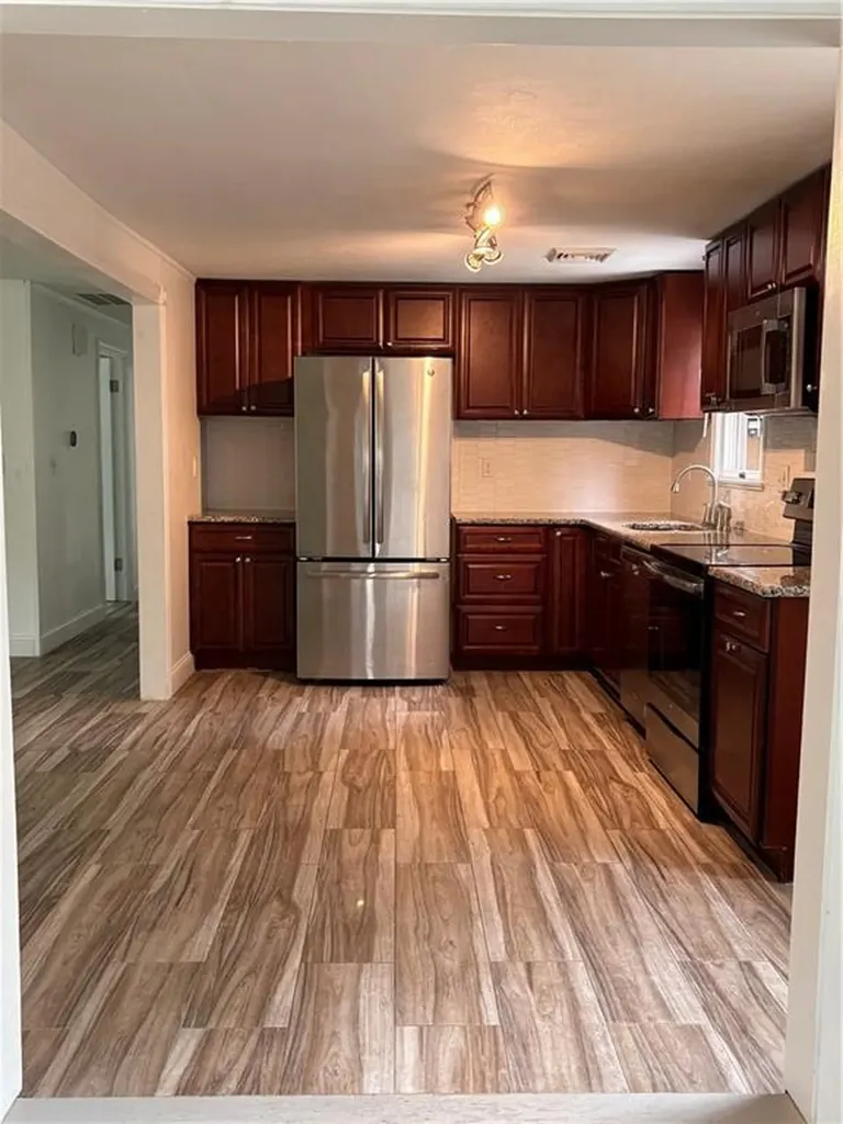 7 Hemlock Drive Barrington RI 02806