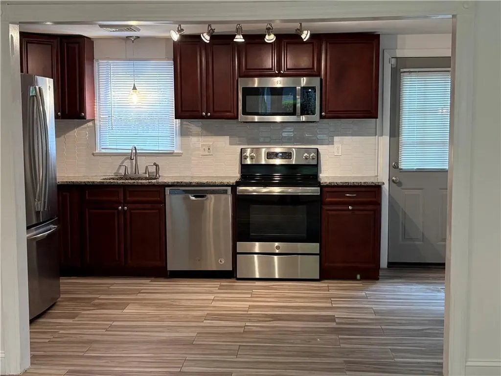 7 Hemlock Drive Barrington RI 02806