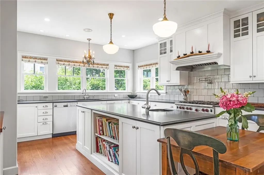 52 Avondale Road Westerly RI 02891