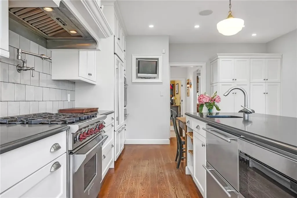 52 Avondale Road Westerly RI 02891