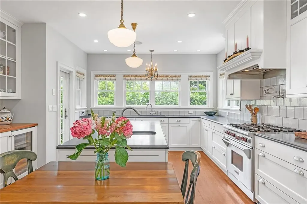 52 Avondale Road Westerly RI 02891