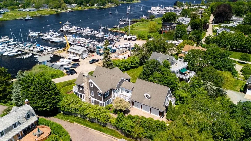 52 Avondale Road Westerly RI 02891