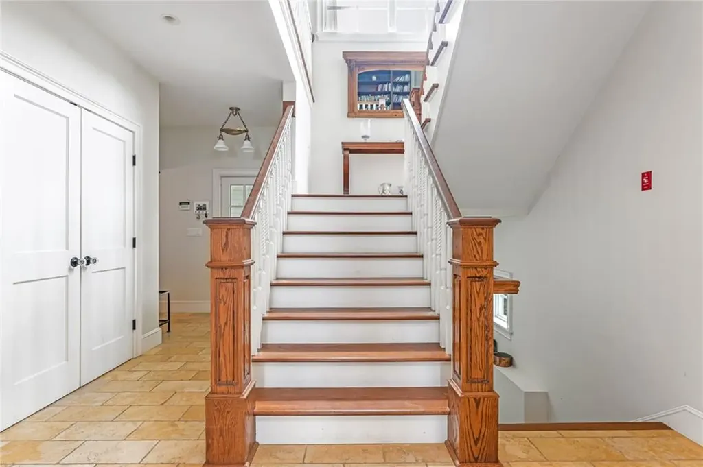 52 Avondale Road Westerly RI 02891