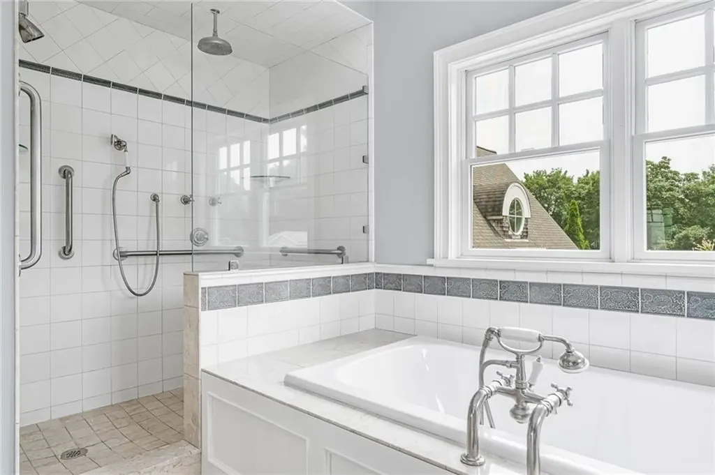 52 Avondale Road Westerly RI 02891