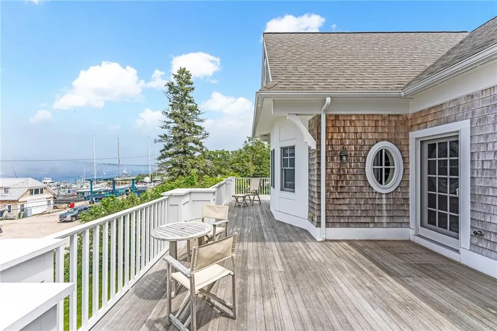 52 Avondale Road Westerly RI 02891