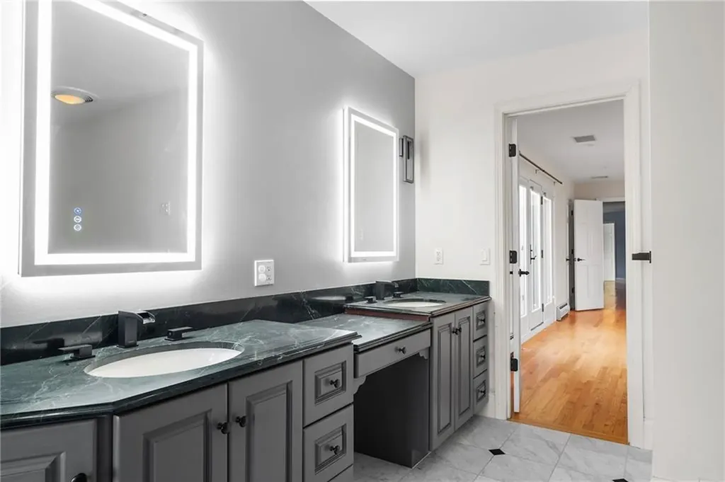 38 Miss Fry Drive East Greenwich RI 02818