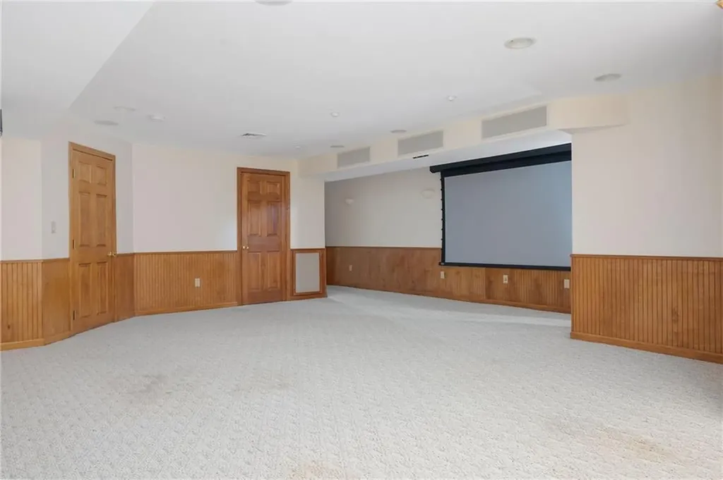 38 Miss Fry Drive East Greenwich RI 02818