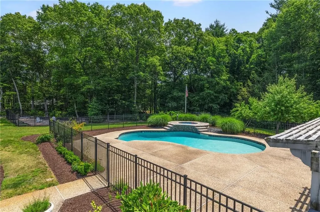 38 Miss Fry Drive East Greenwich RI 02818