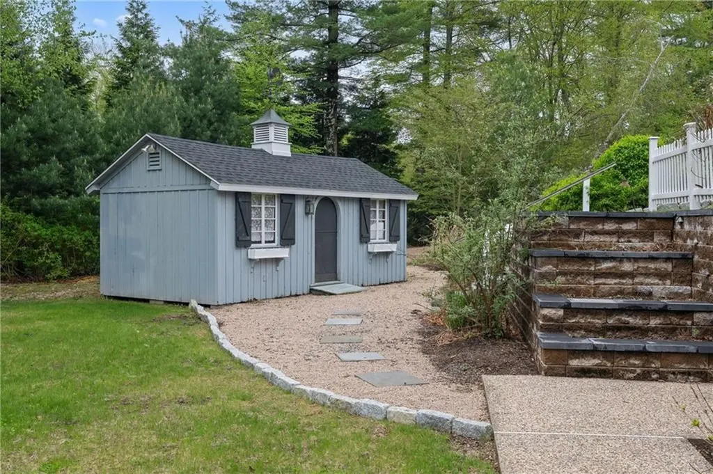 38 Miss Fry Drive East Greenwich RI 02818