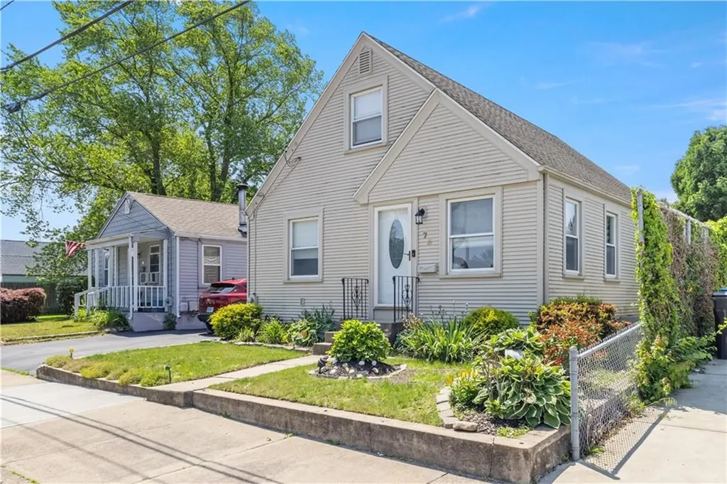 75 Crescent Avenue Cranston RI 02910