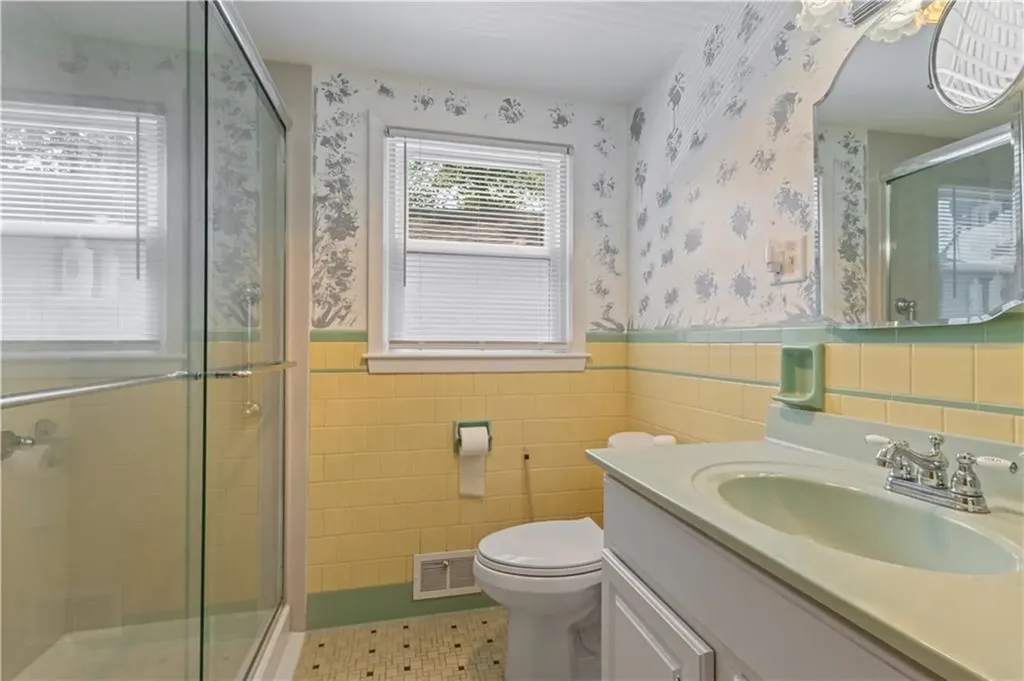 75 Crescent Avenue Cranston RI 02910