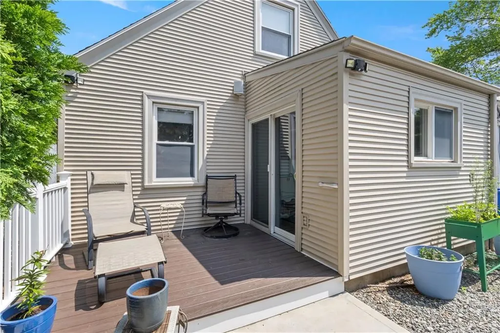 75 Crescent Avenue Cranston RI 02910