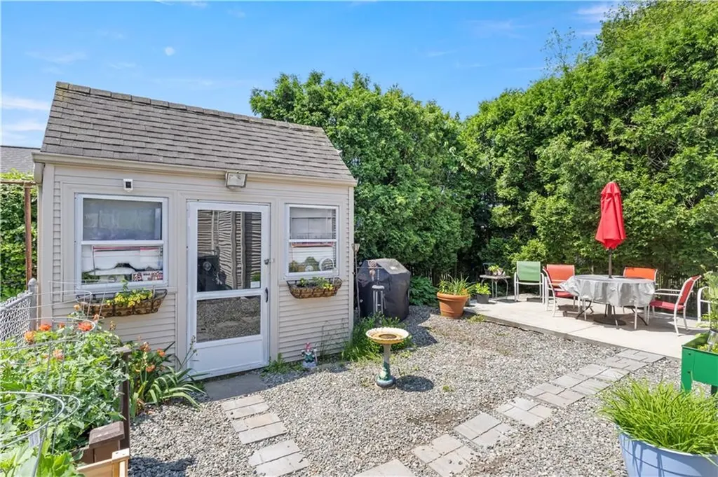 75 Crescent Avenue Cranston RI 02910
