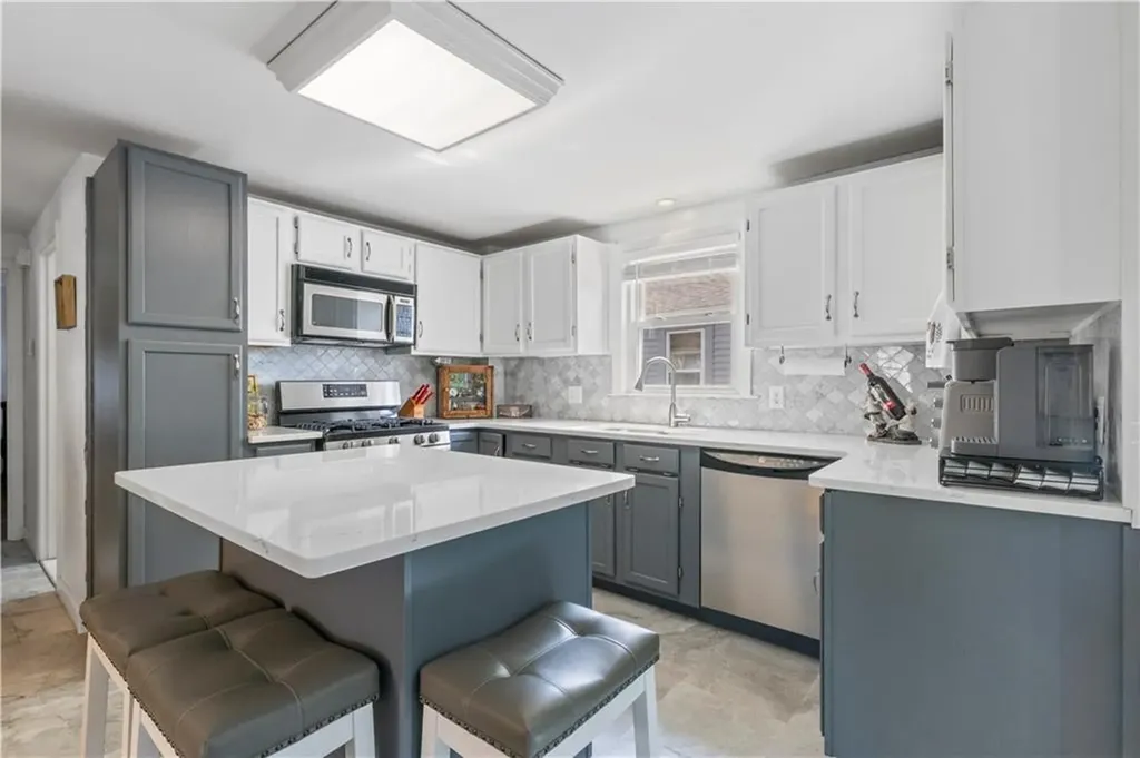75 Crescent Avenue Cranston RI 02910
