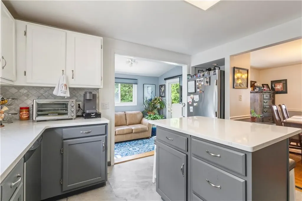75 Crescent Avenue Cranston RI 02910