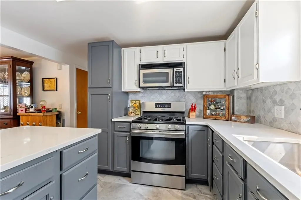 75 Crescent Avenue Cranston RI 02910