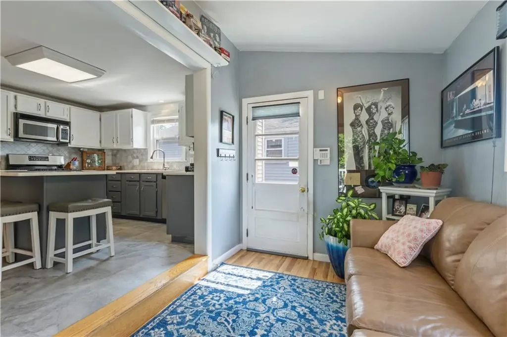 75 Crescent Avenue Cranston RI 02910