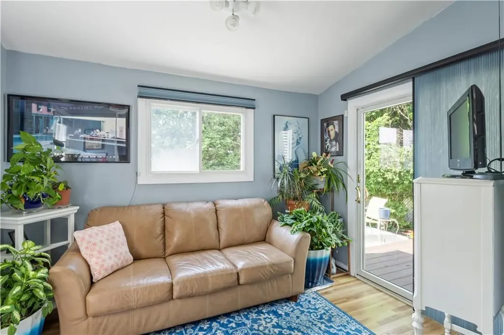 75 Crescent Avenue Cranston RI 02910
