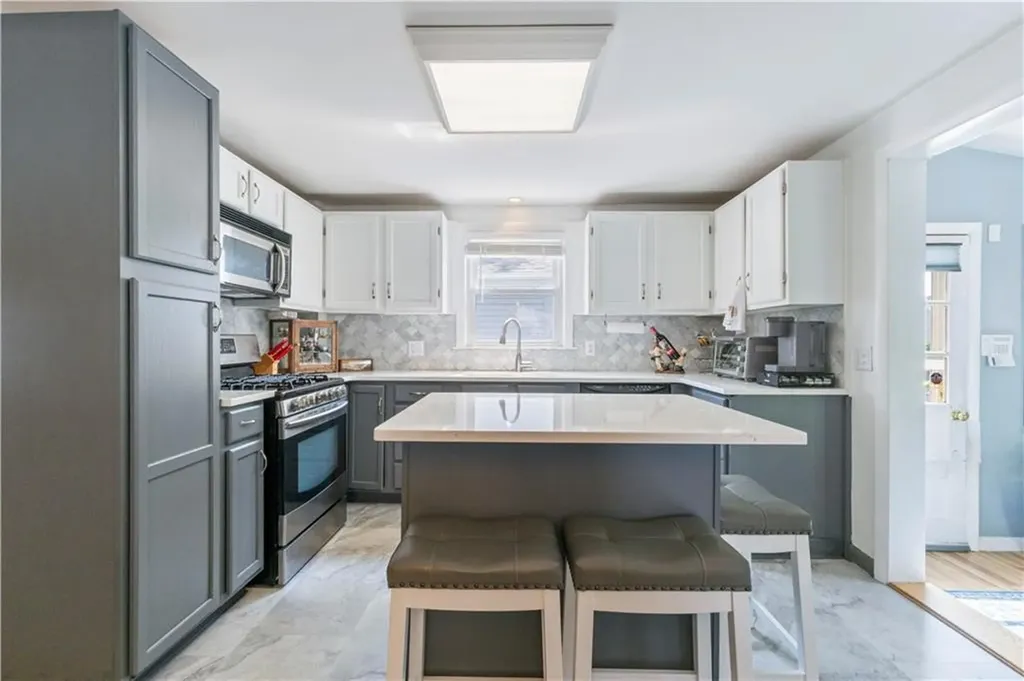75 Crescent Avenue Cranston RI 02910