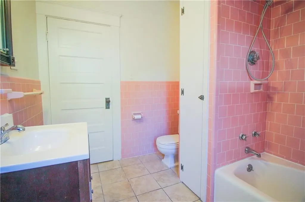 563 Blackstone Street Woonsocket RI 02895