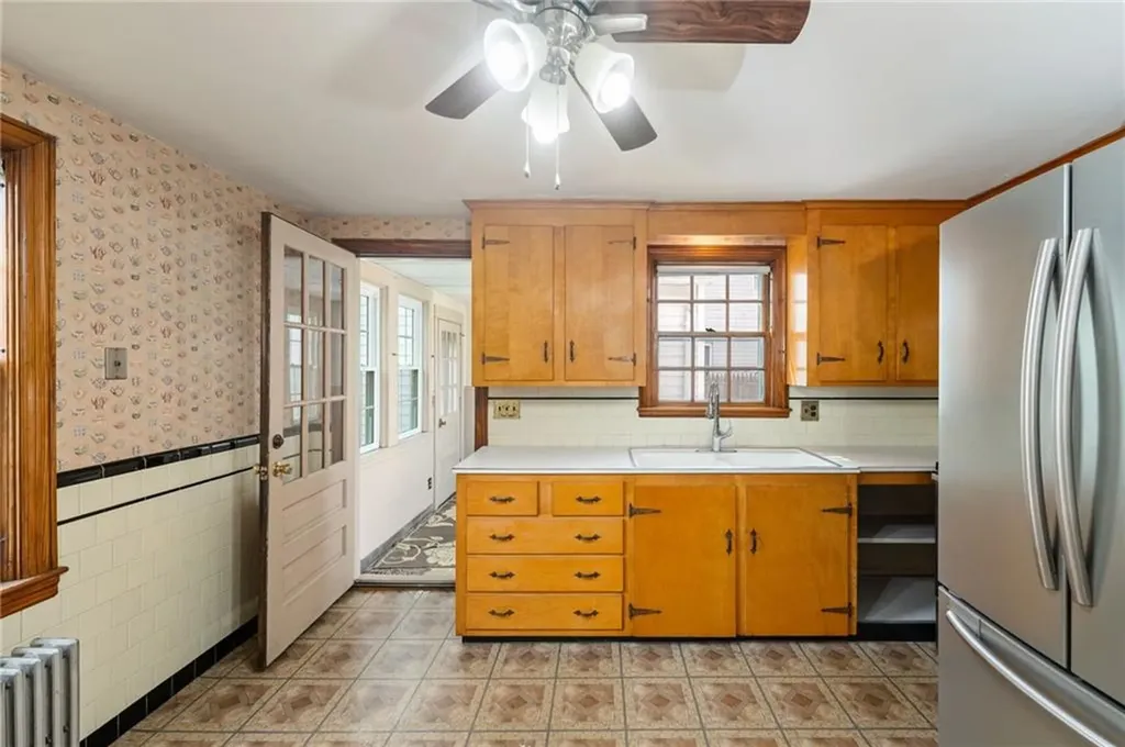 53 Overland Avenue Cranston RI 02910