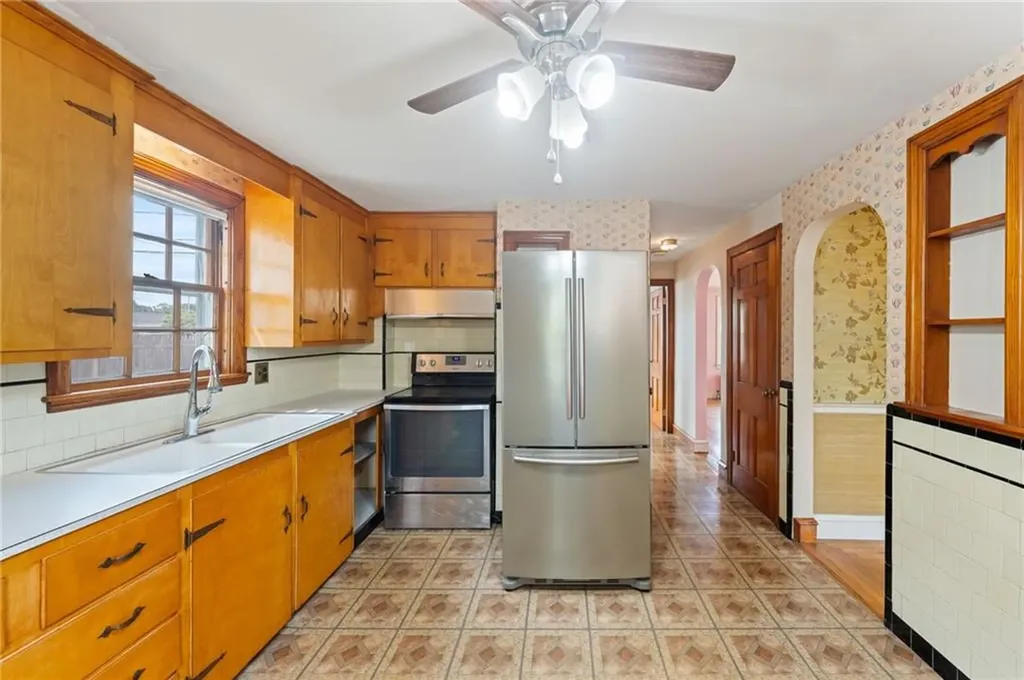 53 Overland Avenue Cranston RI 02910