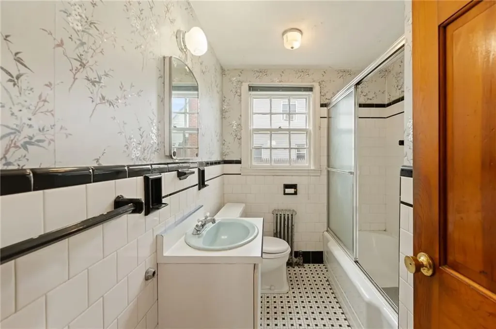 53 Overland Avenue Cranston RI 02910