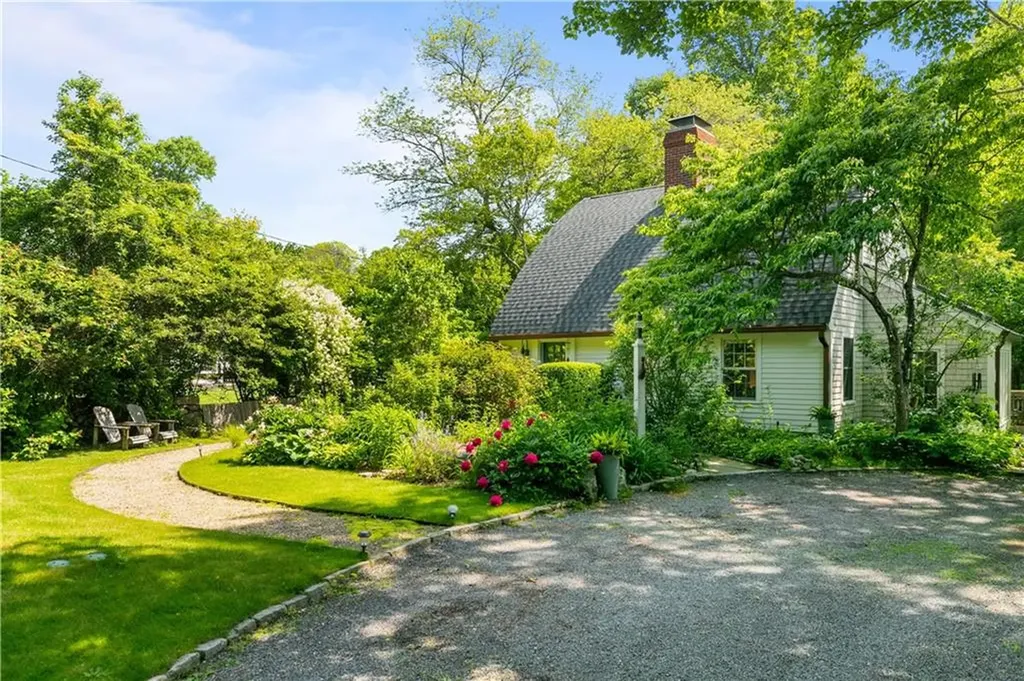 1912 Crandall Road Tiverton RI 02878