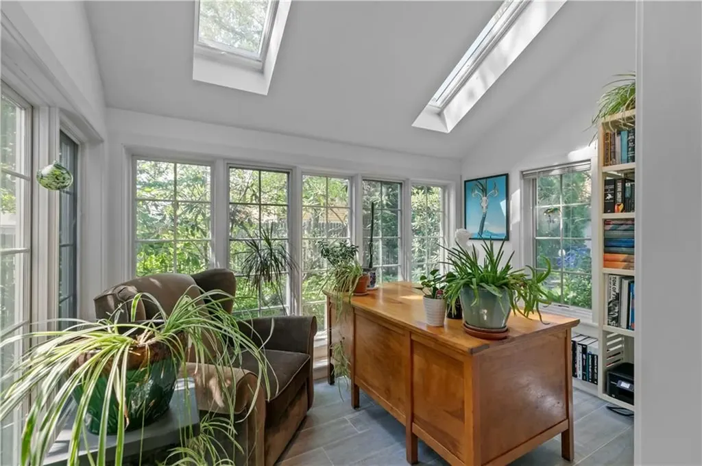 1912 Crandall Road Tiverton RI 02878