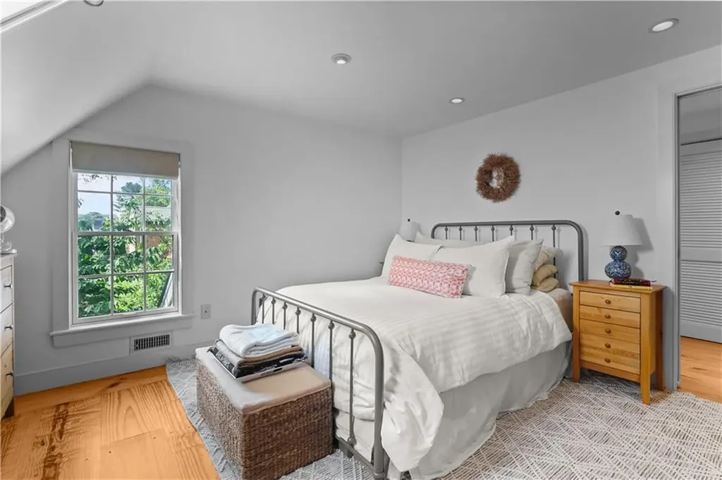 1912 Crandall Road Tiverton RI 02878