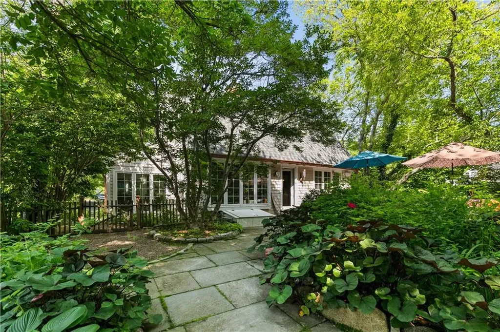 1912 Crandall Road Tiverton RI 02878