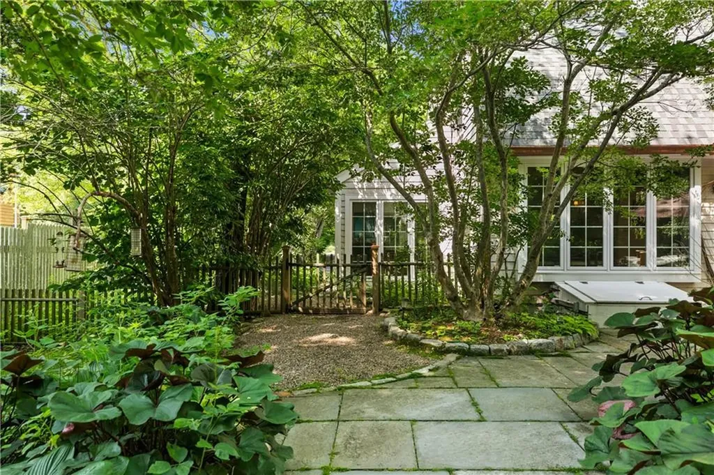 1912 Crandall Road Tiverton RI 02878