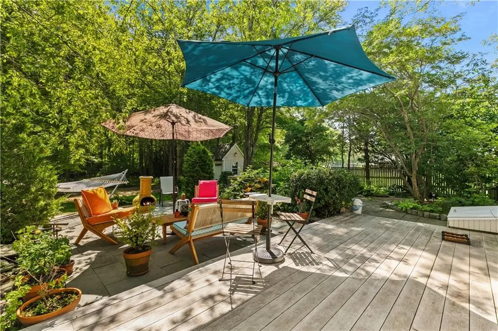 1912 Crandall Road Tiverton RI 02878