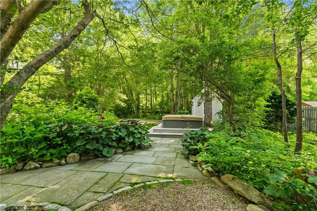 1912 Crandall Road Tiverton RI 02878